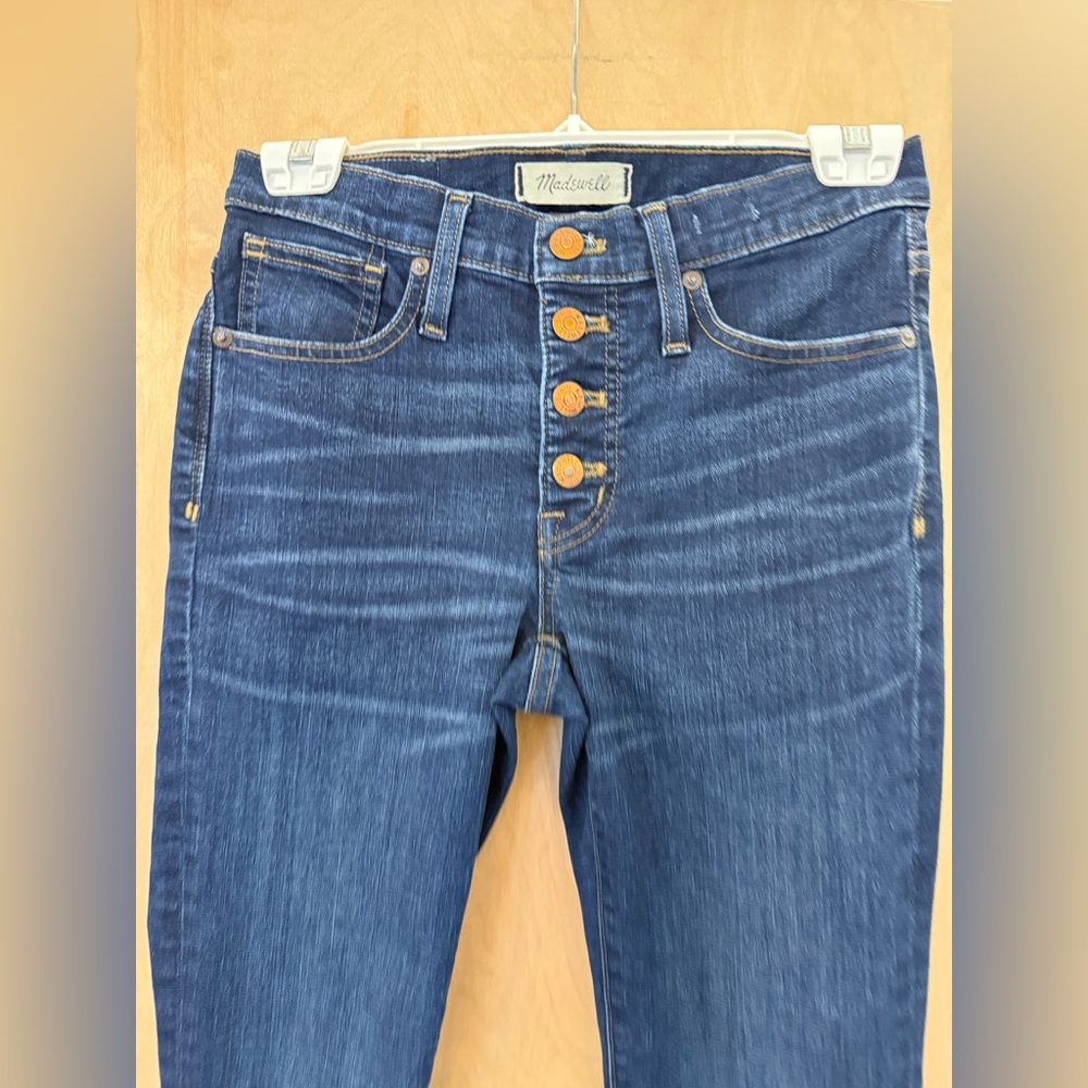 The Madewell 9" Mid-Rise Skinny Jeans in Hayes Wash: Button-Front Edition - Picture 12 of 16
